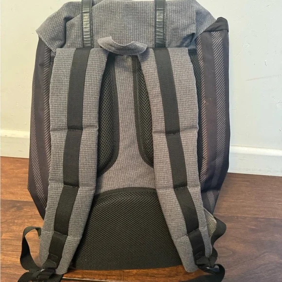 Herschel Supply Company Black and Gray Backpack - Picture 7 of 8